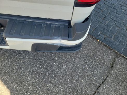 Used 2022 Chevrolet Colorado LT w/ LT Convenience Package image 4