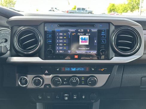 Used 2019 Toyota Tacoma Limited AWD/4WD image 34