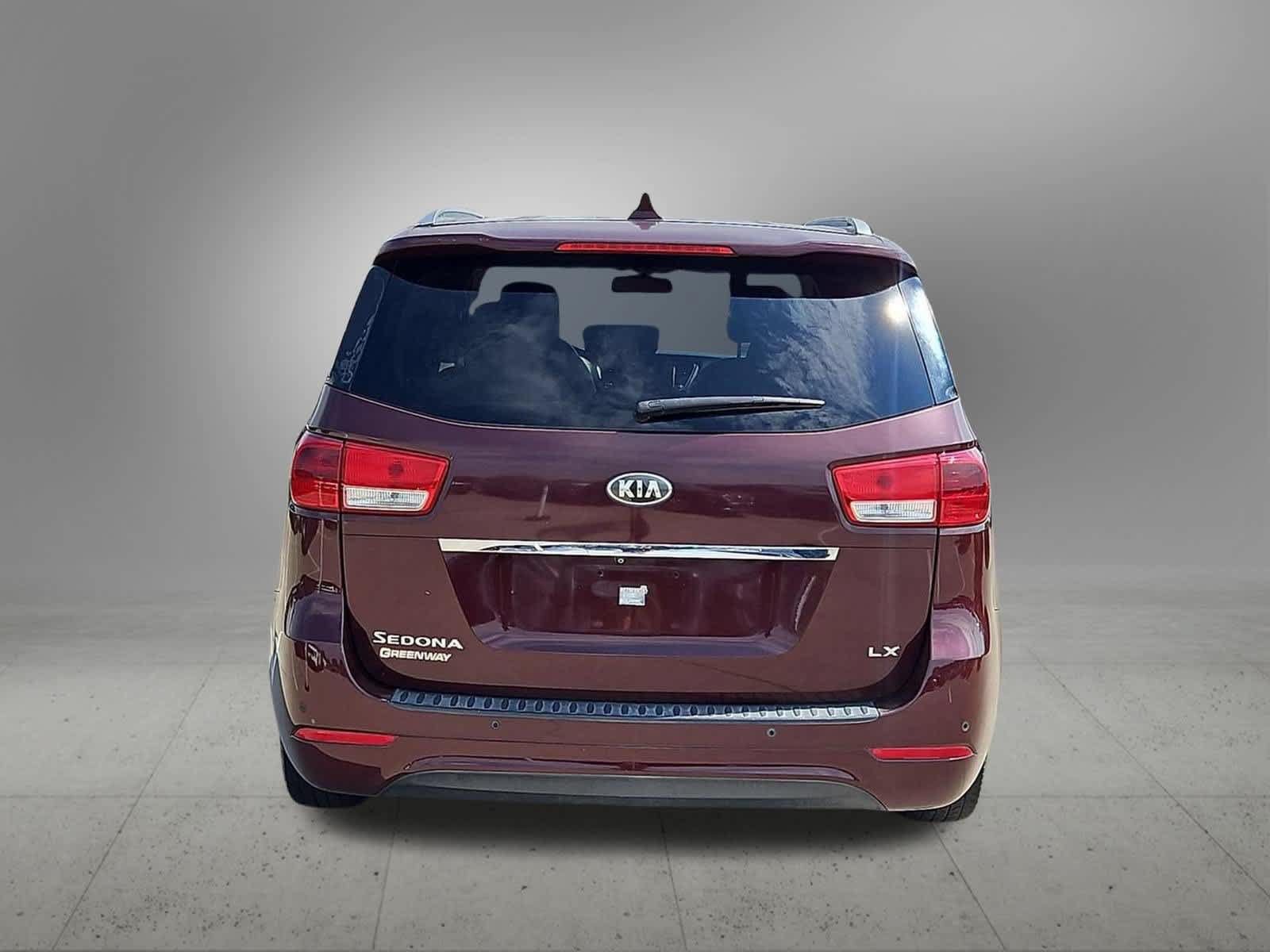 Used 2016 Kia Sedona LX w/ Option Group 020 FWD image 5