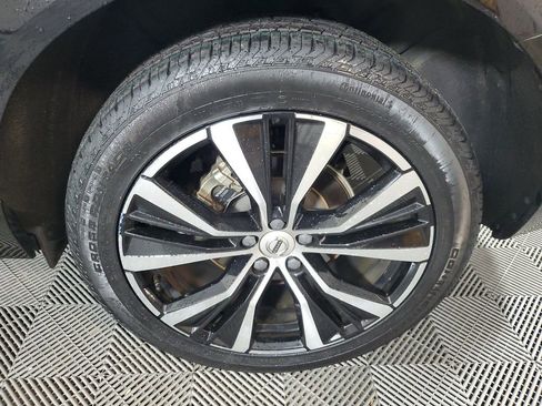 Used 2023 Volvo XC60 B5 Plus w/ Climate Package FWD image 13
