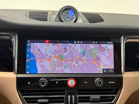 Certified 2026 Porsche Macan AWD/4WD image 19