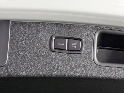 New 2026 Porsche Macan image 18