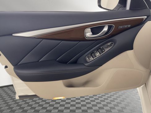 Used 2014 INFINITI Q50 Sport w/ Deluxe Technology Package AWD/4WD image 13