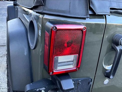 Used 2015 Jeep Wrangler Sport image 26