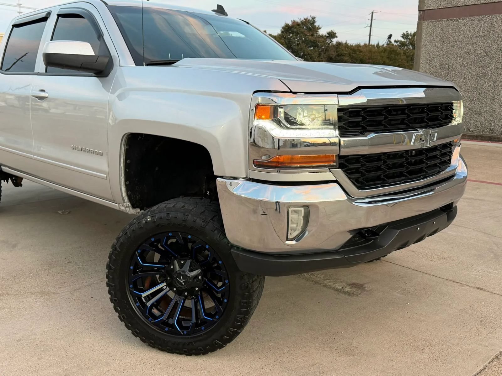 Used 2017 Chevrolet Silverado 1500 LT w/ All Star Edition AWD/4WD image 11