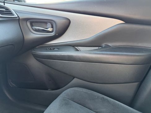Used 2021 Nissan Murano SV AWD/4WD image 19
