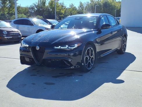 New 2025 Alfa Romeo Giulia w/ Veloce Package Rwd image 2