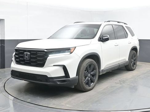 Used 2025 Honda Pilot Black Edition image 5