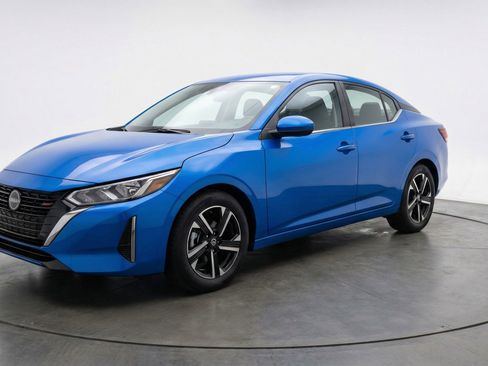 Used 2025 Nissan Sentra SV image 3