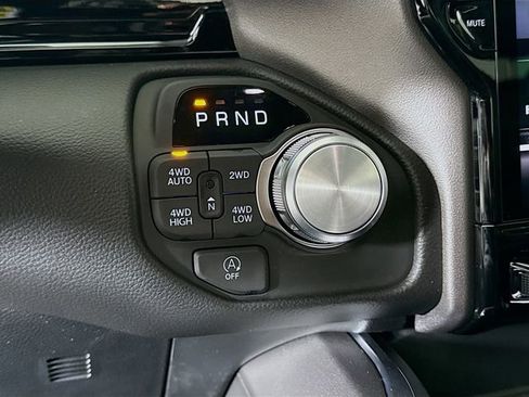 New 2026 RAM 1500 Laramie AWD/4WD image 17