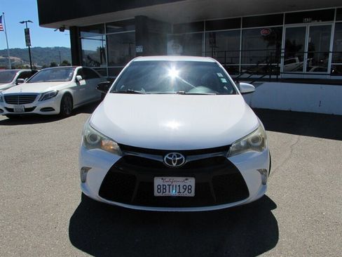 Used 2015 Toyota Camry SE FWD image 3