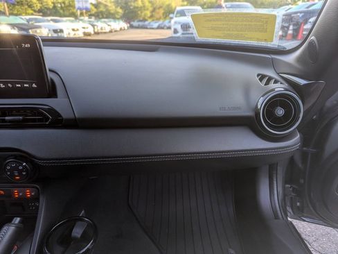 Used 2021 MAZDA MX-5 Miata RF Club RWD image 32