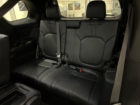 Used 2025 Honda Pilot Black Edition image 11