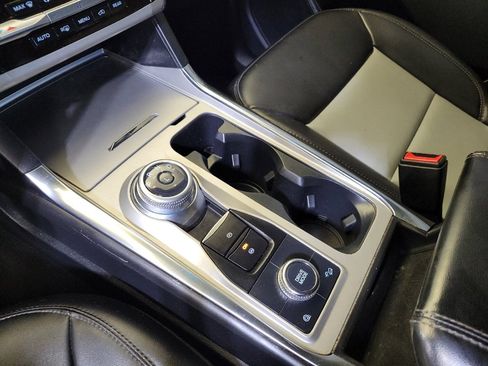 Used 2022 Ford Explorer XLT w/ Equipment Group 202A AWD/4WD image 26
