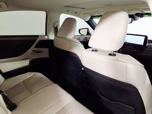 Used 2025 Lexus ES 300h w/ Luxury Package image 11