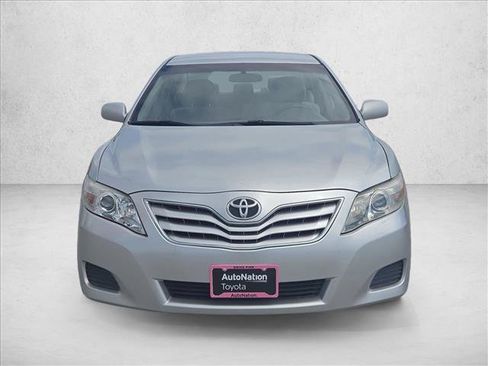 Used 2010 Toyota Camry LE FWD image 2