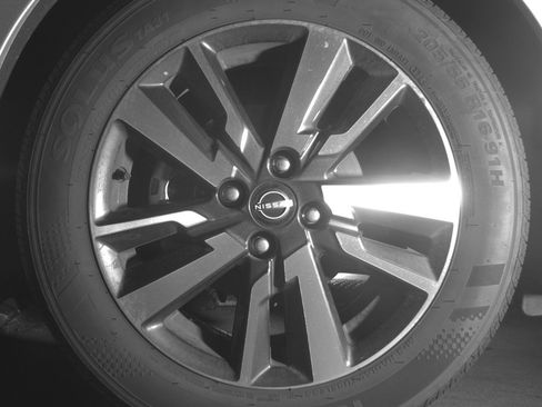 Used 2025 Nissan Versa SV image 12