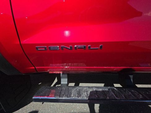 Used 2025 GMC Canyon Denali image 7