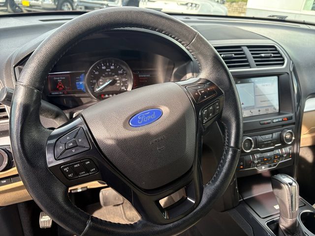 Used 2017 Ford Explorer XLT w/ Equipment Group 201A AWD/4WD image 18