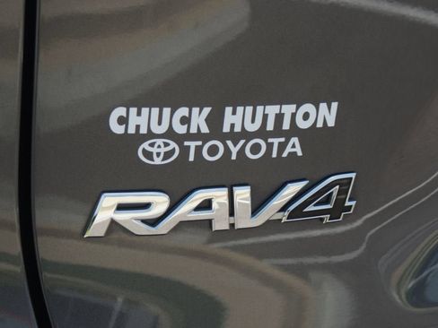 Used 2022 Toyota RAV4 LE AWD/4WD image 16