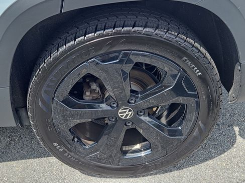 Certified 2025 Volkswagen Taos SE AWD/4WD image 28