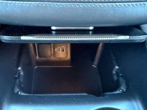 Used 2025 Ford Explorer Active image 34