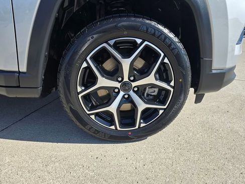 Used 2025 Jeep Compass Limited image 15