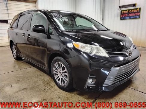 Used 2020 Toyota Sienna XLE FWD image 1