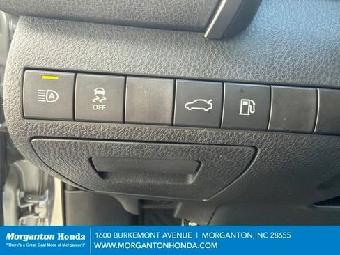 Used 2018 Toyota Camry LE FWD image 17