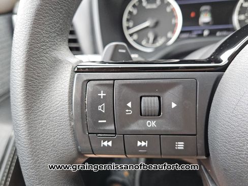 Used 2023 Nissan Rogue SV FWD image 12