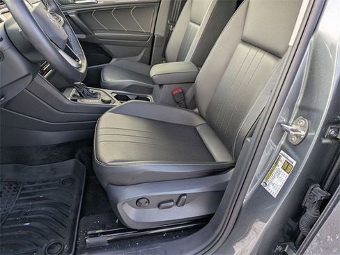 Used 2024 Volkswagen Tiguan SE image 12