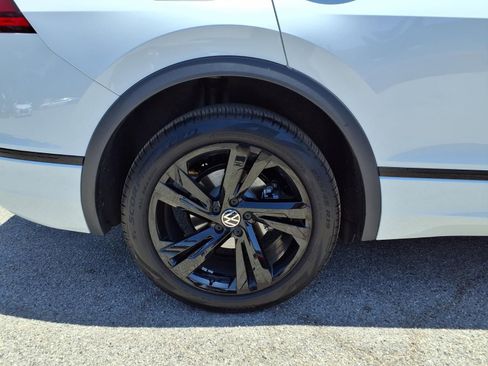 Certified 2023 Volkswagen Tiguan SE R-Line FWD image 5