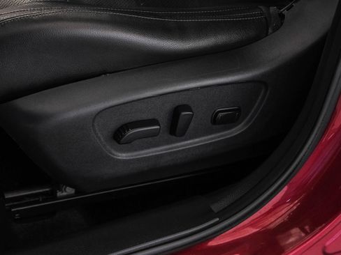 Used 2019 Nissan Rogue SL w/ Premium Package image 35