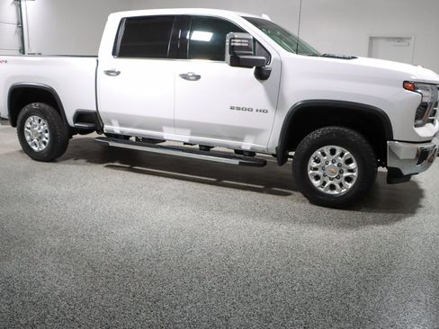 Used 2024 Chevrolet Silverado 2500 LTZ AWD/4WD image 6