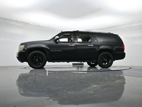Used 2008 Chevrolet Suburban LTZ w/ LTZ Preferred Equipment Group AWD/4WD image 40