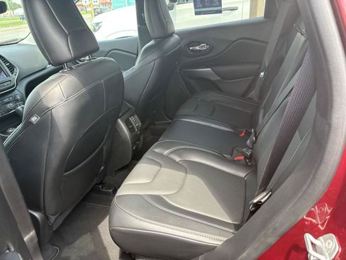 Used 2021 Jeep Cherokee Latitude Lux w/ Comfort/Convenience Group AWD/4WD image 14