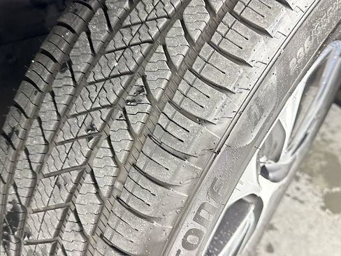 Used 2023 Toyota Highlander XLE image 31