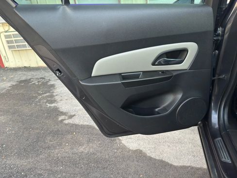 Used 2014 Chevrolet Cruze LS image 7