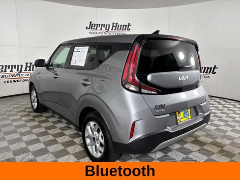 Used 2025 Kia Soul LX w/ LX Technology Package FWD image 8