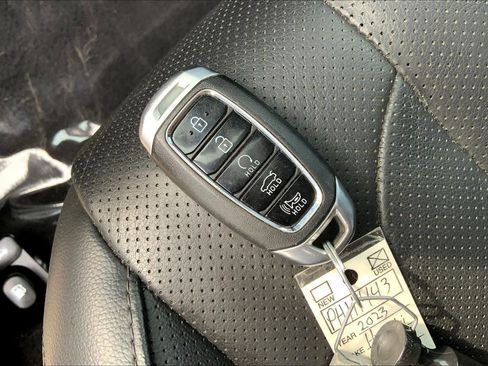 Used 2023 Hyundai Elantra Limited image 14