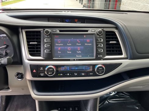 Used 2015 Toyota Highlander XLE AWD/4WD image 23