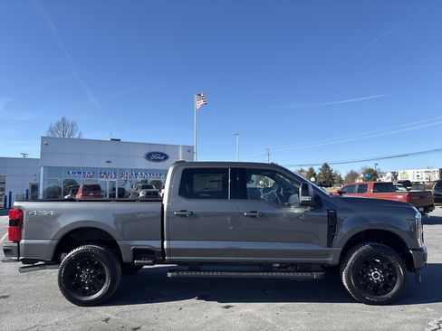 New 2026 Ford F350 Lariat w/ Black Appearance Package AWD/4WD image 2