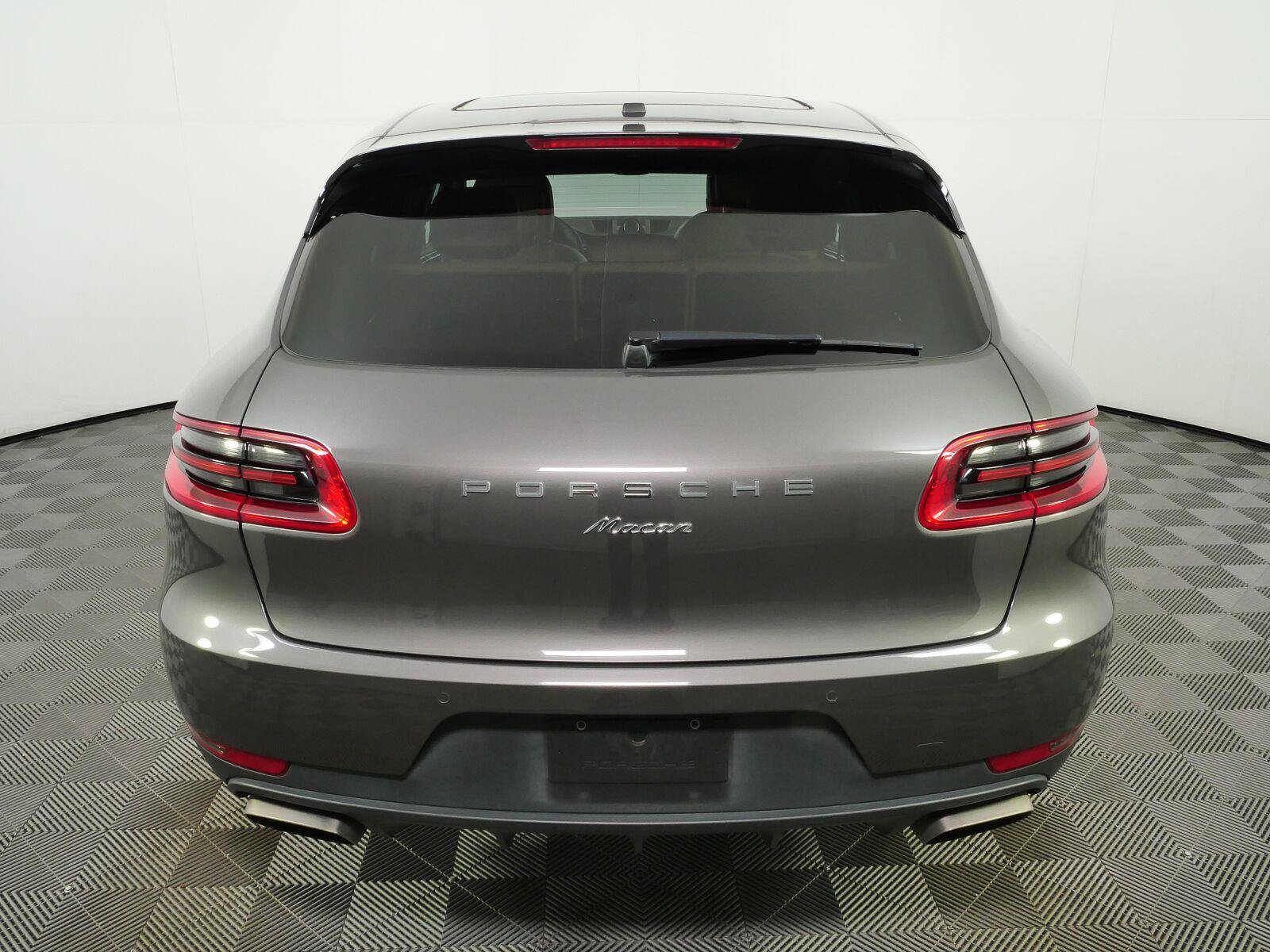 Used 2018 Porsche Macan AWD/4WD image 30