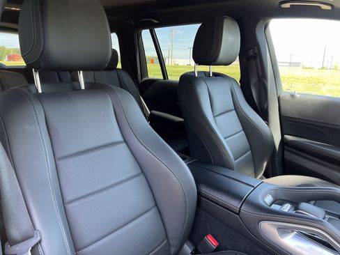 Used 2025 Mercedes-Benz GLS 450 4MATIC image 35