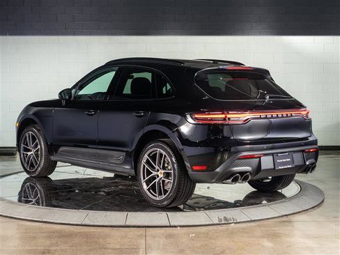 Certified 2026 Porsche Macan AWD/4WD image 3