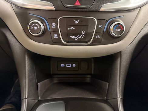 Used 2019 Chevrolet Equinox LS w/ LS Convenience Package FWD image 27