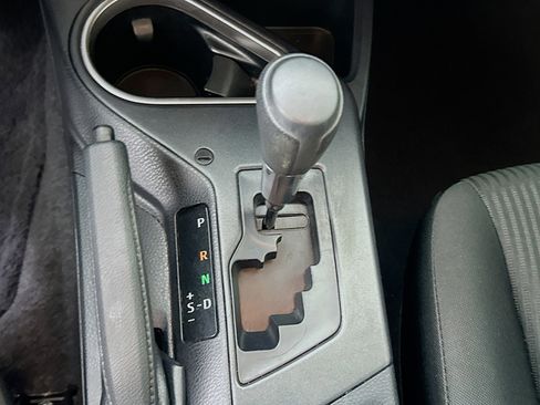 Used 2018 Toyota RAV4 LE FWD image 23