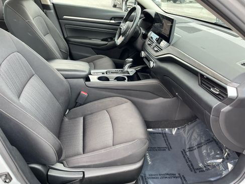 Used 2023 Nissan Altima 2.5 SV w/ SV Premium Package FWD image 33