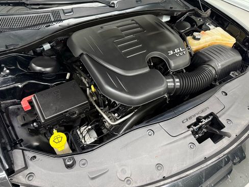 Used 2018 Dodge Charger SXT w/ Blacktop Package image 44