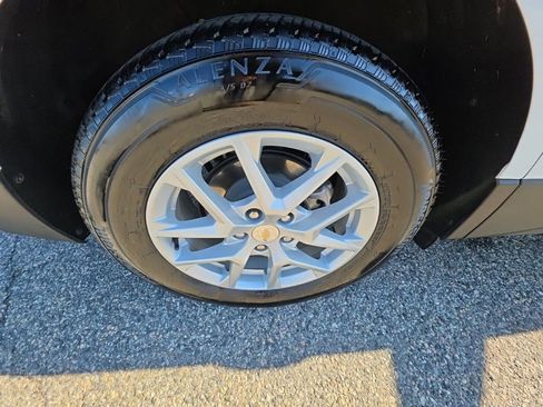 Used 2023 Chevrolet Equinox LT image 34